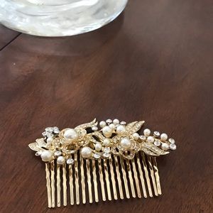 Gold-Tone and pearl floral hair comb. Accessory.